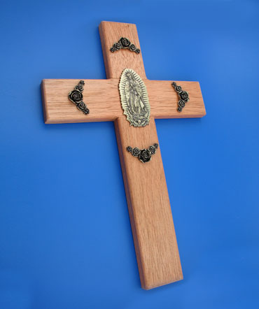 Cruz de madera con Virgen en LV